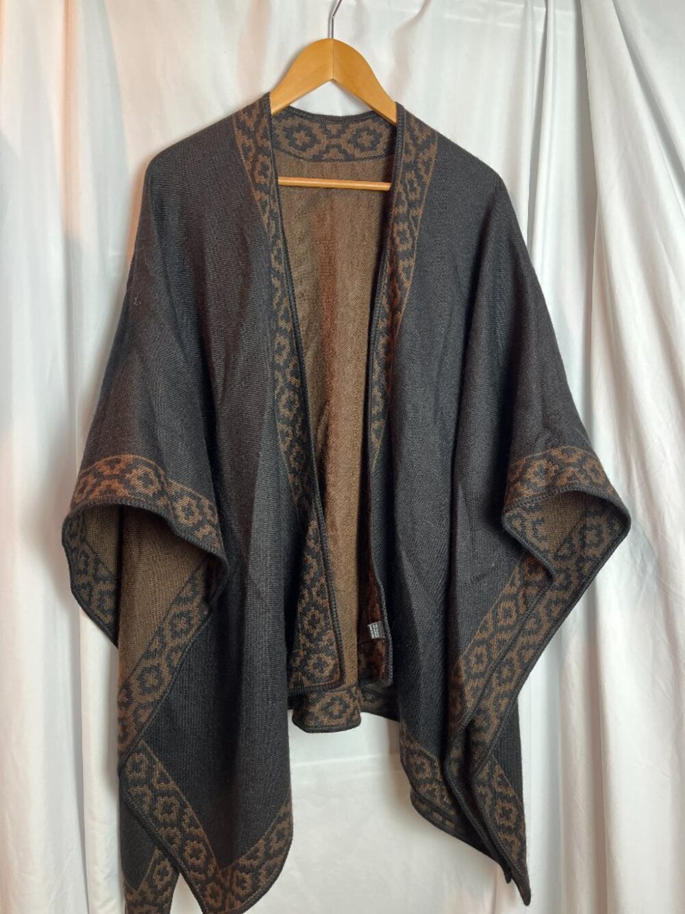 Women's Grey/Tan Aztec reversible poncho, OS, Acrylic/Alpaca blend